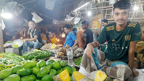 সবজির বাজারে মিলছে না স্বস্তি